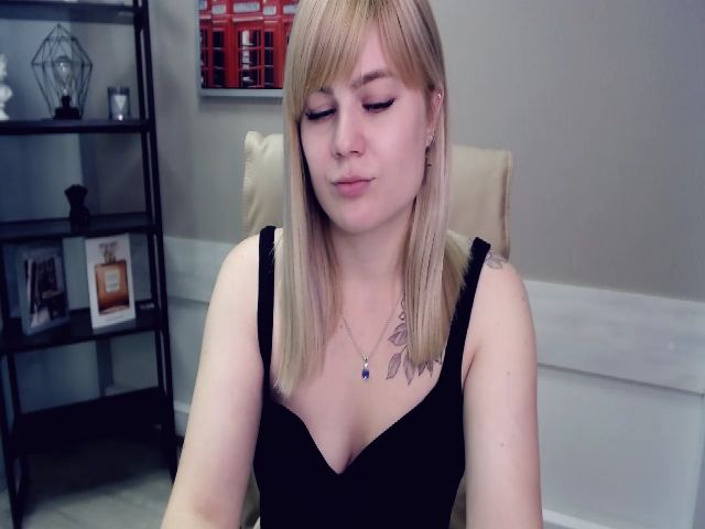 Live sex webcam photo for AdelinaBlondy #271230405