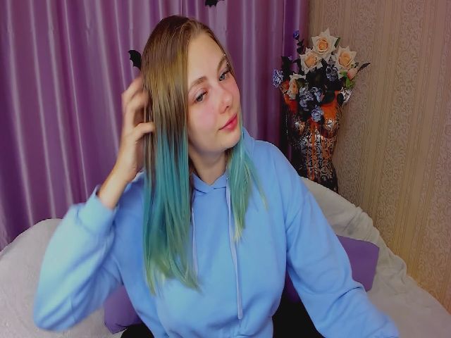 Live sex webcam photo for AprillSnow #271234546