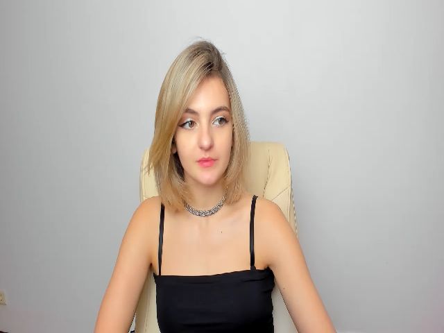 Live sex webcam photo for HelelGretta #271238992
