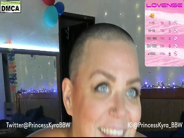 Live sex webcam photo for KinkyKyraBBW #271229962