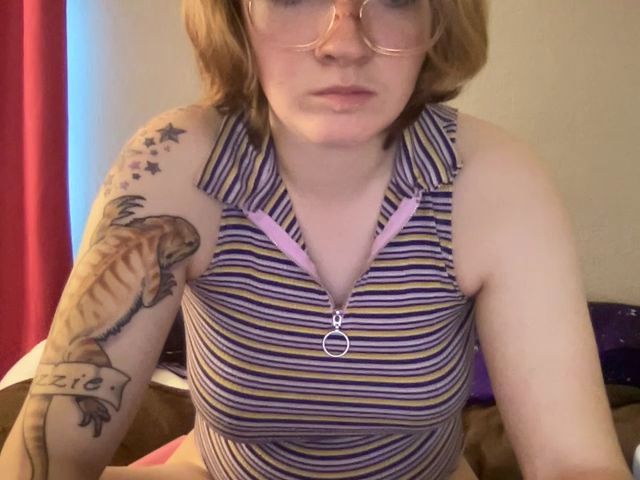 Live sex webcam photo for CandyBurger #271236447