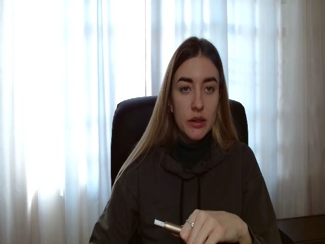 Live sex webcam photo for M_i_ll_a__ #271233249