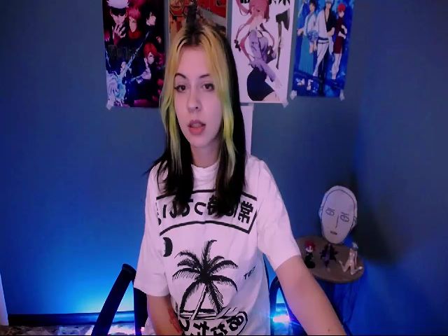 Live sex webcam photo for FayVikky #271233747