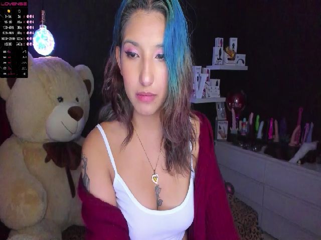 Live sex webcam photo for Valeriia_18 #271235858