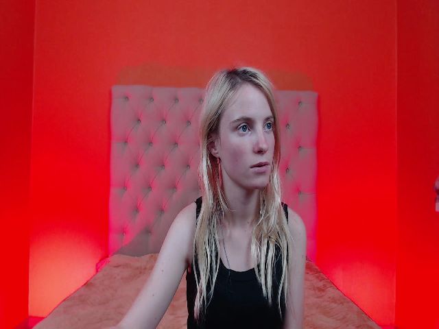 Live sex webcam photo for Girl_Summer1 #271233562