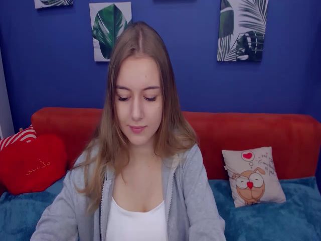 Live sex webcam photo for LorraineIce #271233401