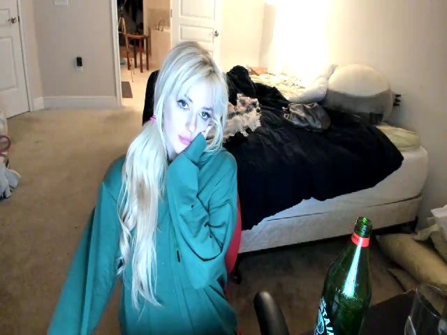 Live sex webcam photo for Domme_Jeans #271233339