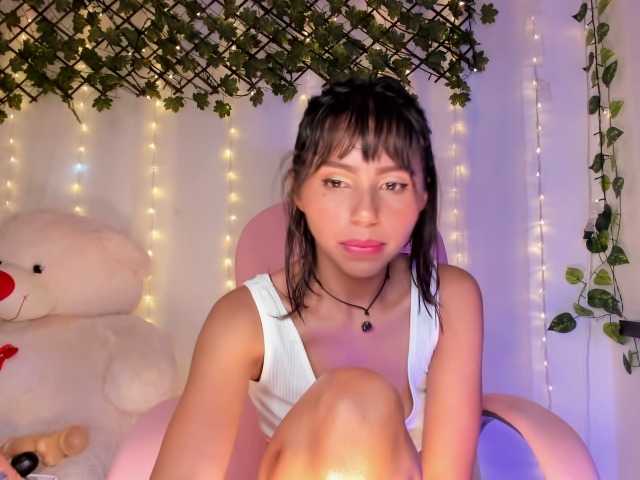 Live sex webcam photo for CoralineRyan #271228019