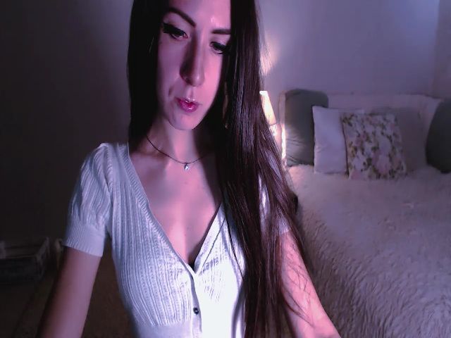 Live sex webcam photo for Kiera__ #271229260