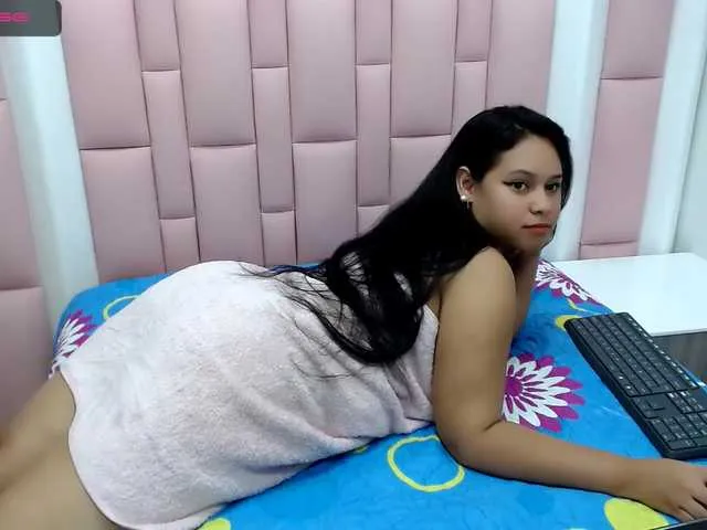 Live sex webcam photo for MollyPatrick2 #271228026