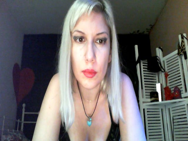 Live sex webcam photo for Marvel33 #271236672