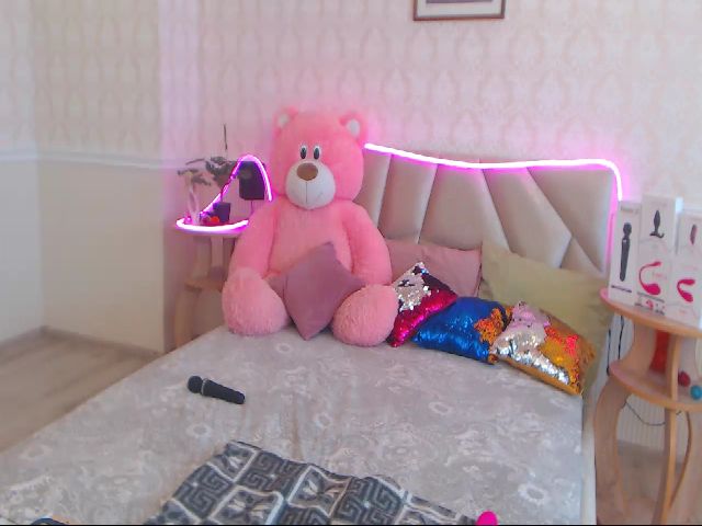 Live sex webcam photo for GinaLewis #271232940