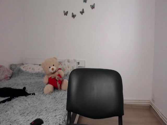 Live sex webcam photo for PetiteAntonia #271233019