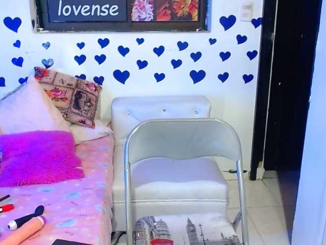 Live sex webcam photo for Vanessagomez1 #271228552