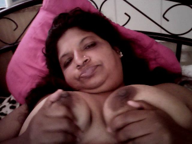 Live sex webcam photo for Indianbarbie3 #271232797