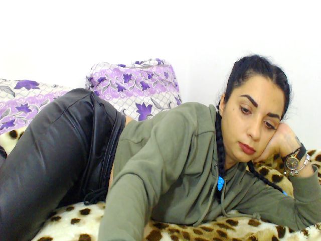 Live sex webcam photo for Riri_9292 #271236776