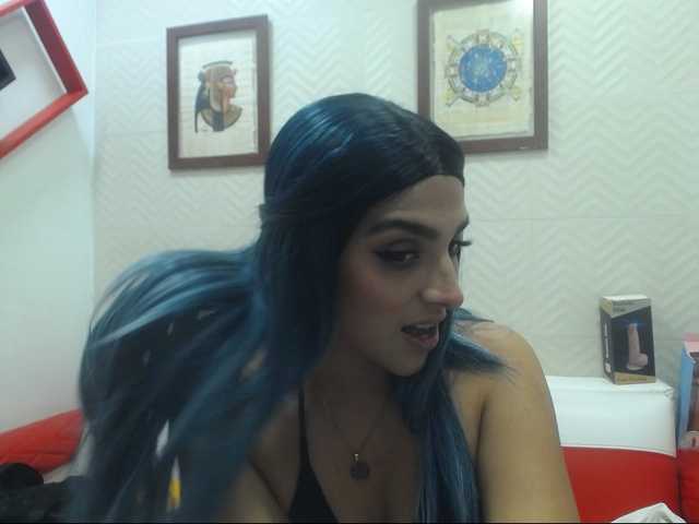 Live sex webcam photo for CarolineBars #271231834