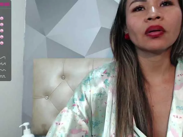 Live sex webcam photo for MilfTwerker #271228610