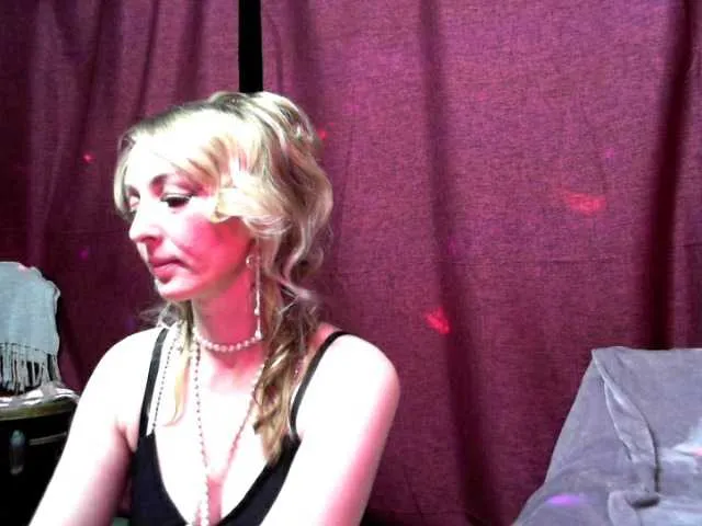 Live sex webcam photo for Wiwjendecor #271234484