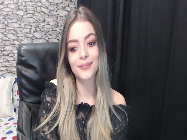 Live sex webcam photo for Kailyn_moen #271238647