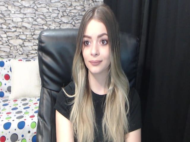 Live sex webcam photo for Kailyn_moen #271240249