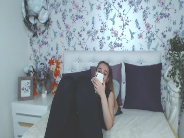 Live sex webcam photo for Your_Mystery_ #271235805