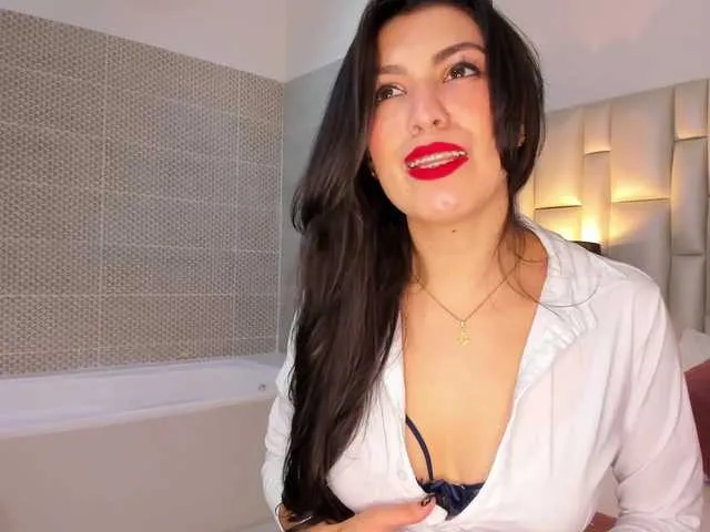 Live sex webcam photo for EmaSimon #271231165