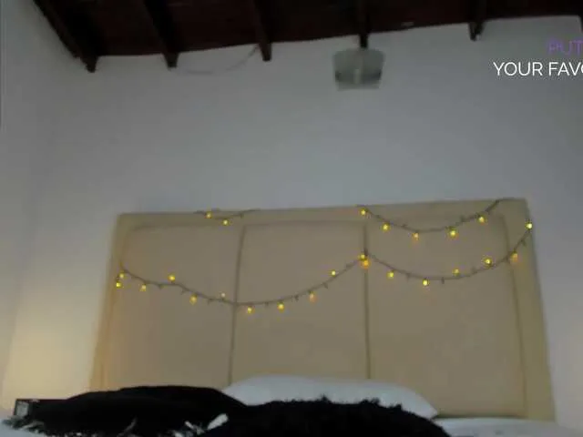 Live sex webcam photo for khloe-018 #271237434