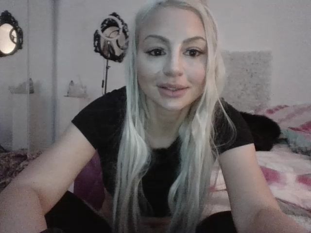 Live sex webcam photo for Ava__LUxxx #271230352