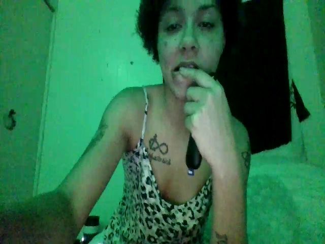 Live sex webcam photo for TattedBeauty0 #271230695