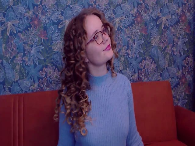 Live sex webcam photo for SweetCandy313 #271236620