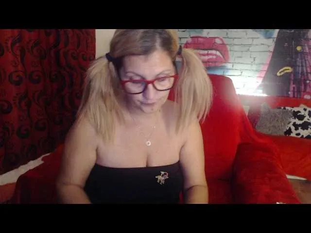 Live sex webcam photo for DivineBlond #287956773
