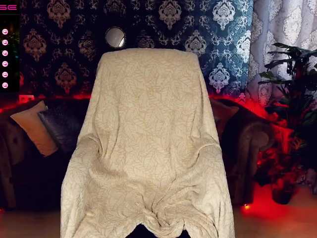 Live sex webcam photo for MillaDoll #271244288