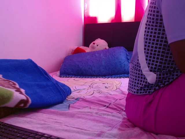 Live sex webcam photo for Daizy-cooper #271252196