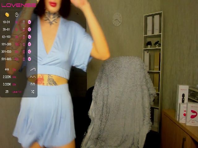 Live sex webcam photo for JennyQuenn #271242262