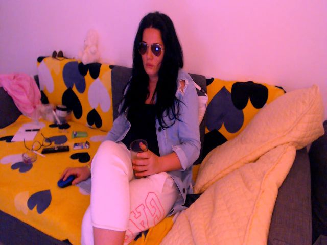 Live sex webcam photo for Isabeladoll #271245281