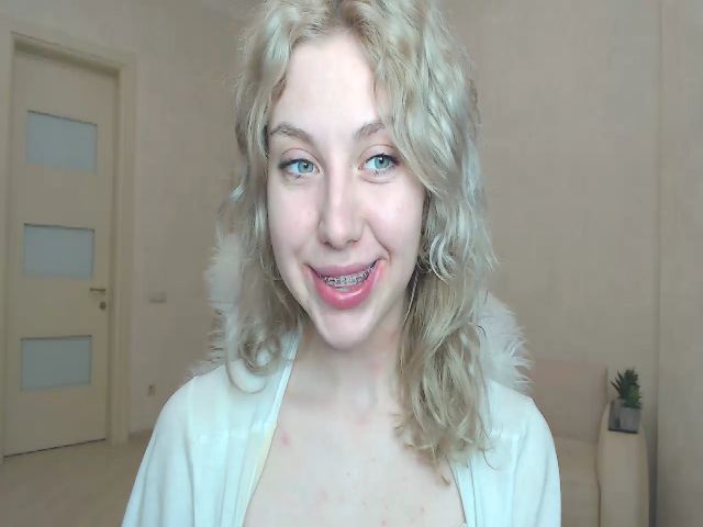 Live sex webcam photo for MollyDiamond1 #271252251