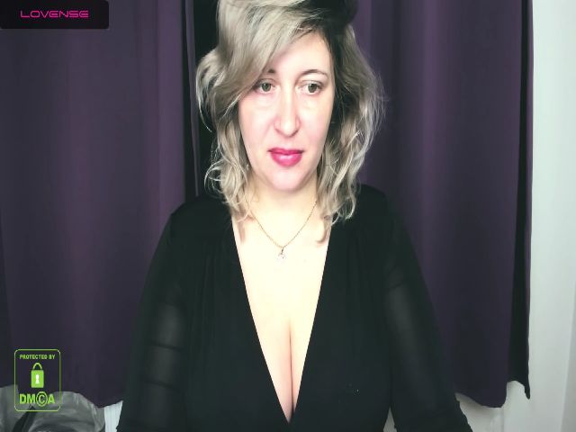 Live sex webcam photo for NicoleteBloom #271242818