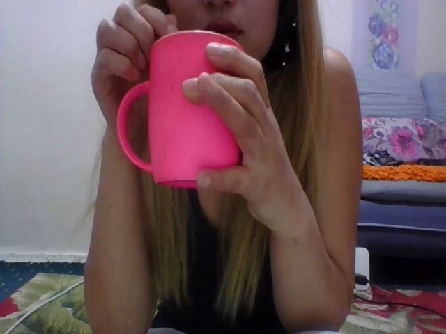 Live sex webcam photo for AsianDoll2000 #271248246