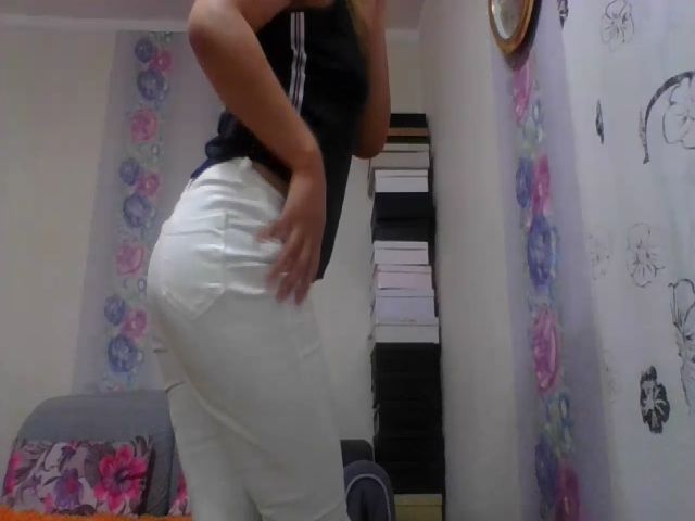 Live sex webcam photo for AsianDoll2000 #271249428