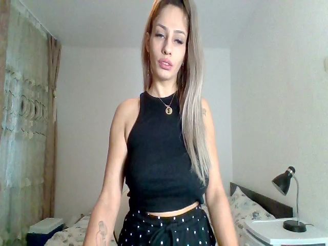 Live sex webcam photo for Erika_Sweet #271245370