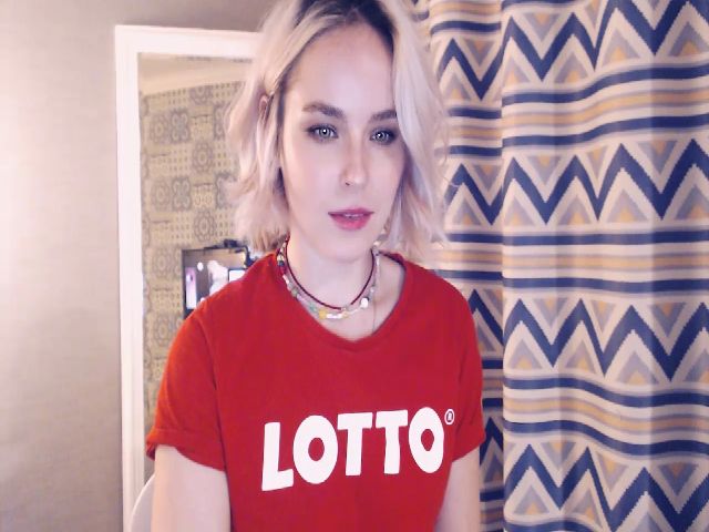 Live sex webcam photo for EMMA_U2 #271249202