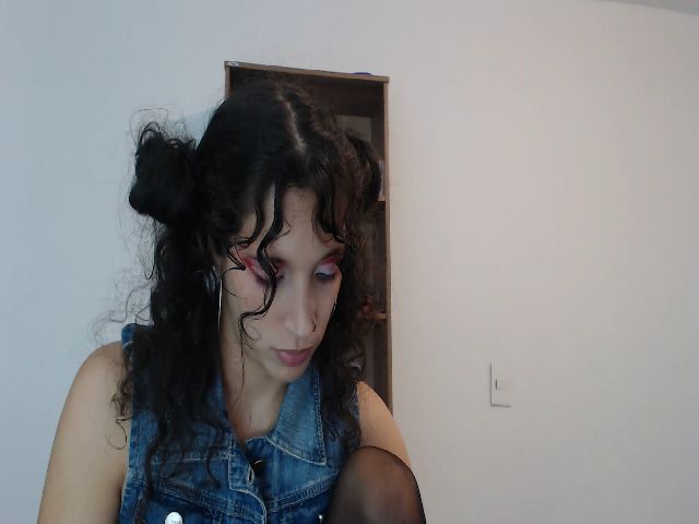 Live sex webcam photo for Nina_Doux #271245203