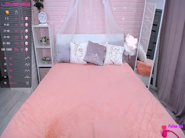 Live sex webcam photo for KerryBlair #271243222