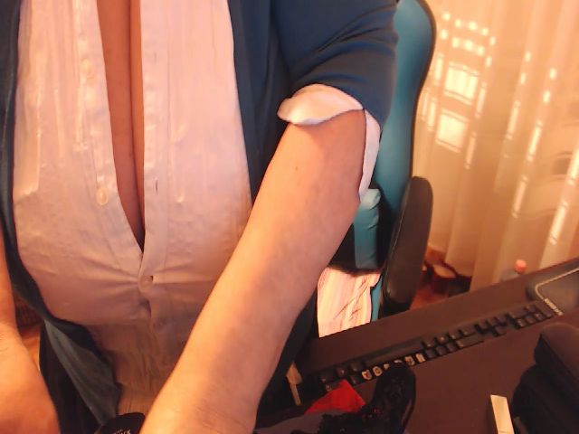 Live sex webcam photo for MatureMaiden #271249375