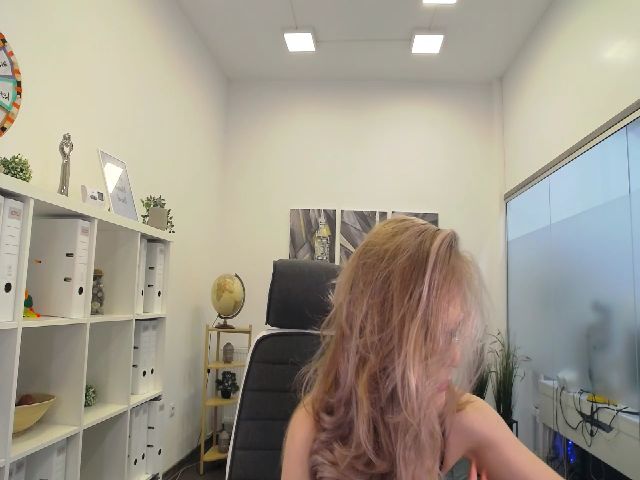 Live sex webcam photo for EllyElectra #271243847