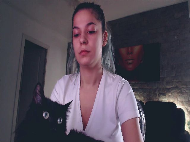 Live sex webcam photo for CurlyAmeli #271246567
