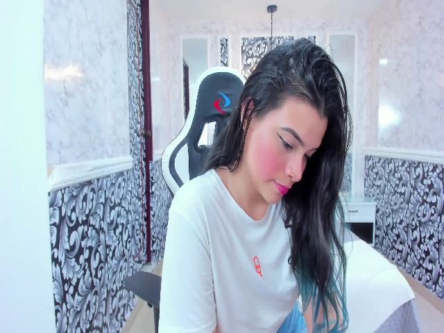 Live sex webcam photo for CurvyBlue #271253266