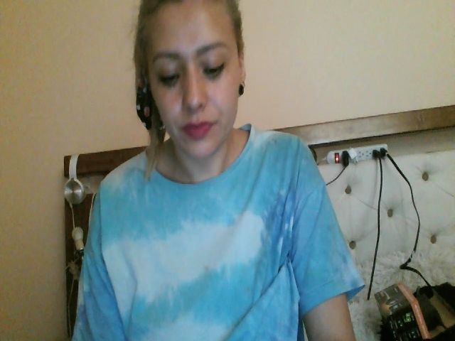 Live sex webcam photo for Emily_sweet2 #271253243