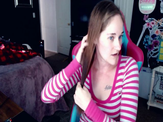 Live sex webcam photo for Lolabunny9 #271249435